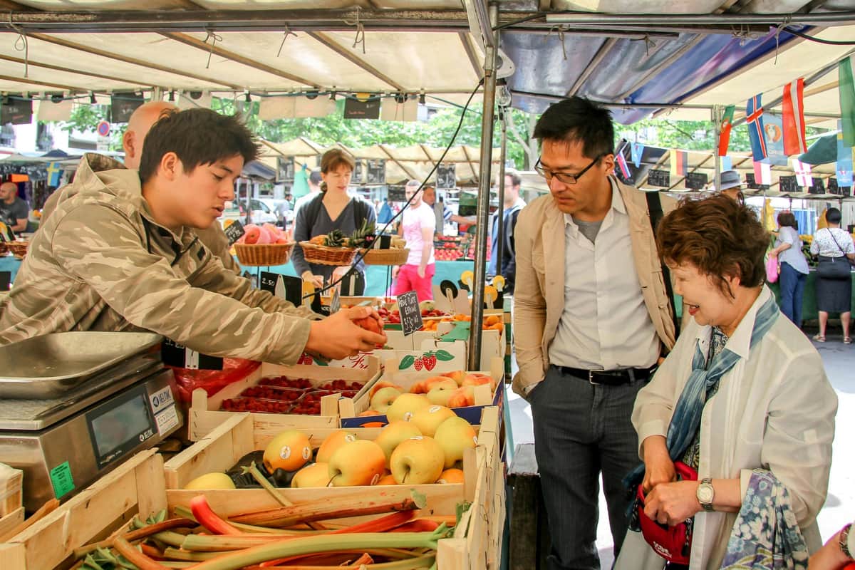 Le marché quotidien de Paris : Le marché d'Aligre Stand de marché