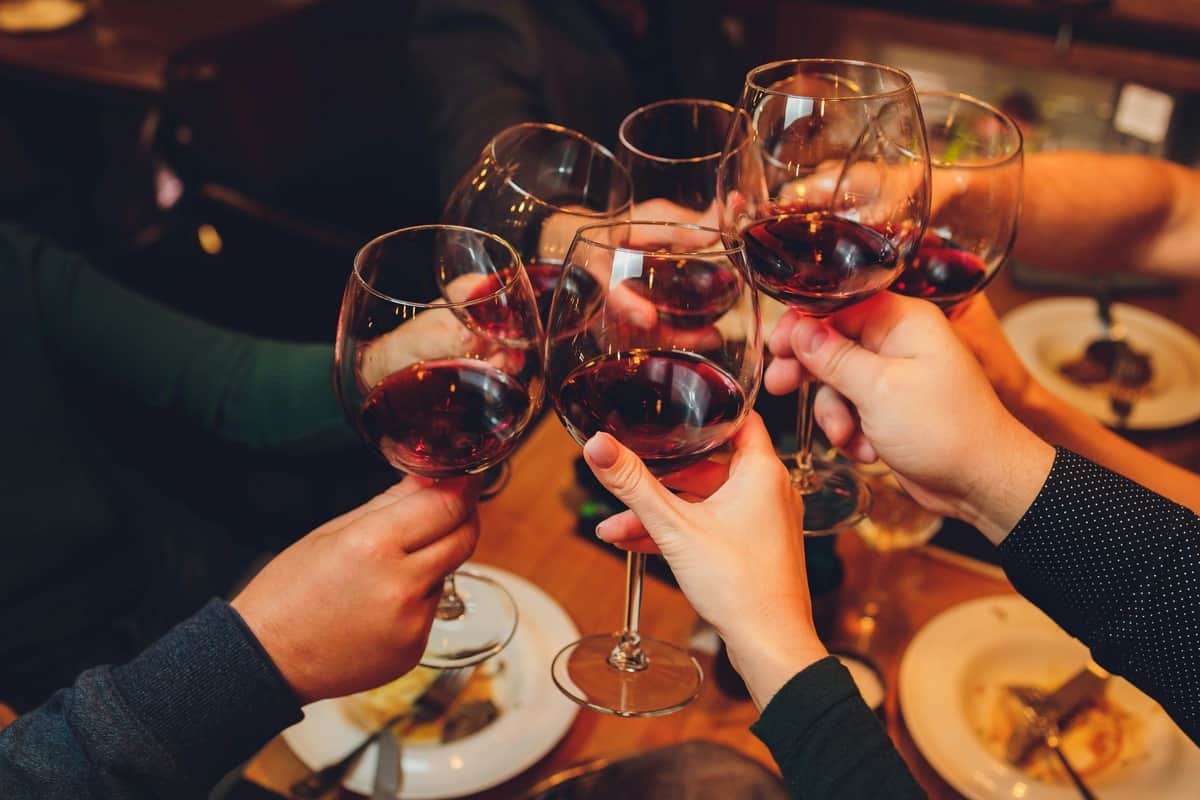 Wine Glasses Clicking