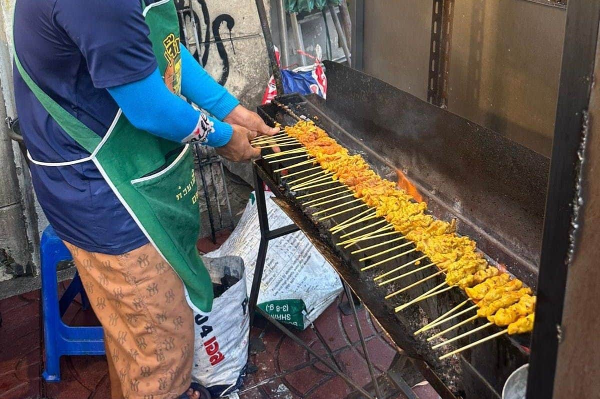 Bangkok: Guided Food Walking Tour + Tastings satay