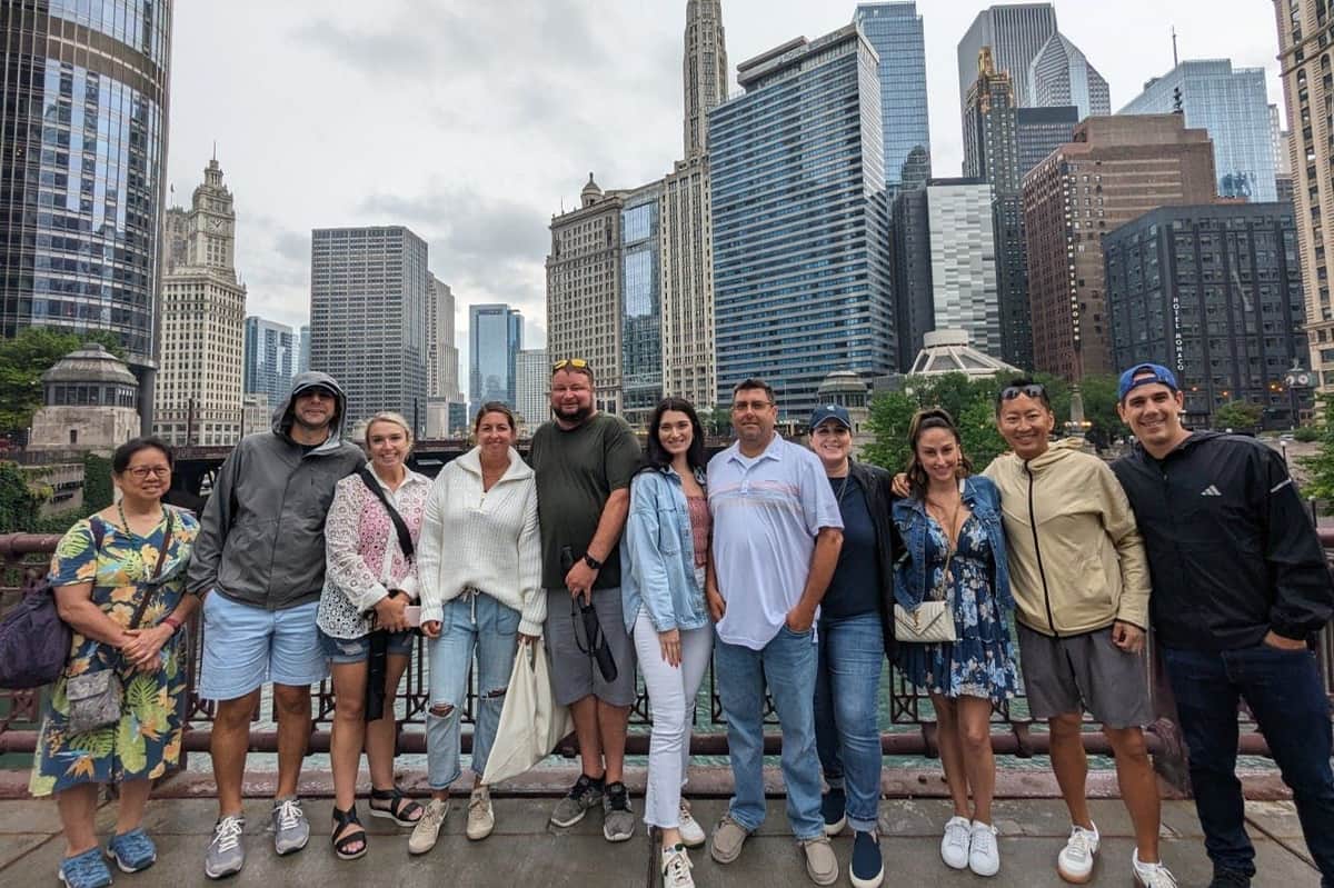 Chicago: Tour gastronómico + Alquiler de bicicleta o kayak Recorrido a pie de un día por los lugares más destacados y la comida de Chicago