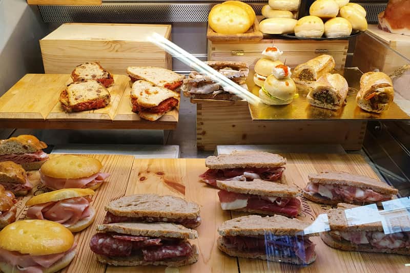 Florence: Guided Food Tour + Tastings + All’Antico Vinaio Skip The Line Access Sant'Ambrogio Market sandwiches