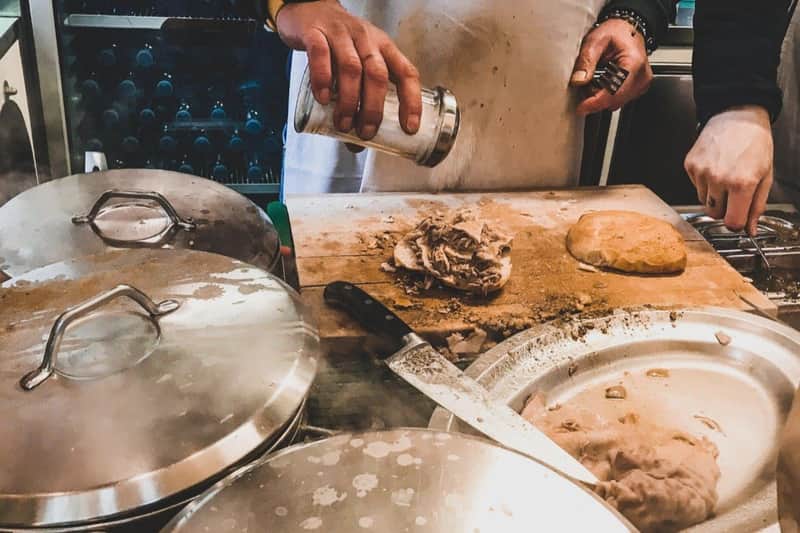 Florence Street Food Tour "Panino al Lampredotto" in the making